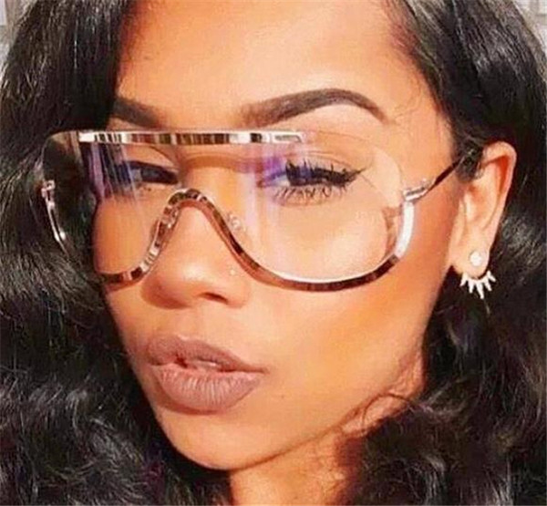 Stílusos női napszemüveg vékony kerettel