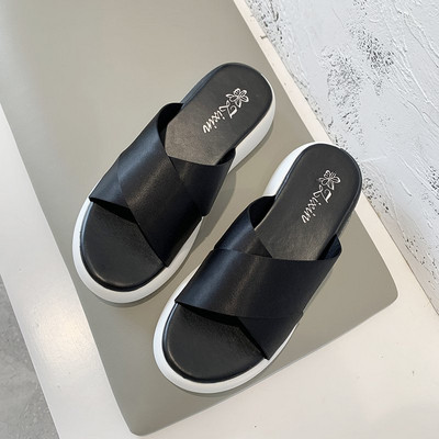 Sima, lapos talpú női papucs modell