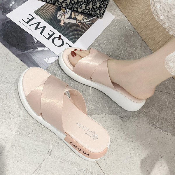 Sima, lapos talpú női papucs modell