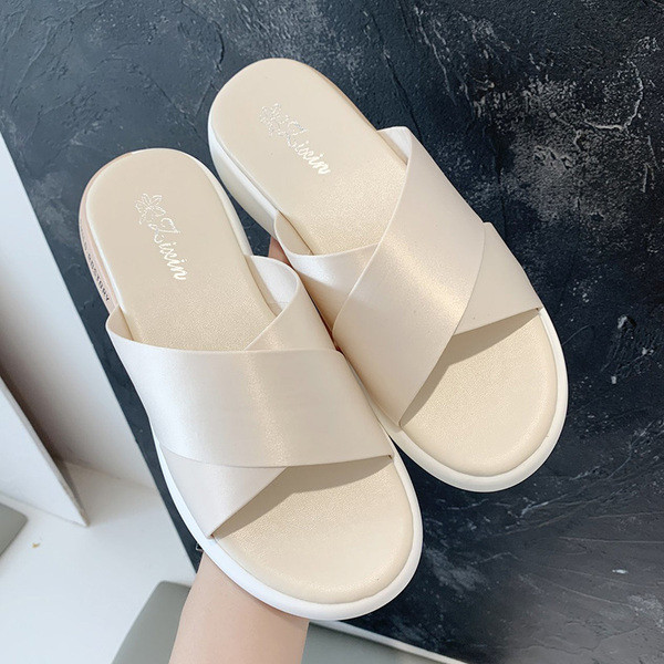 Sima, lapos talpú női papucs modell