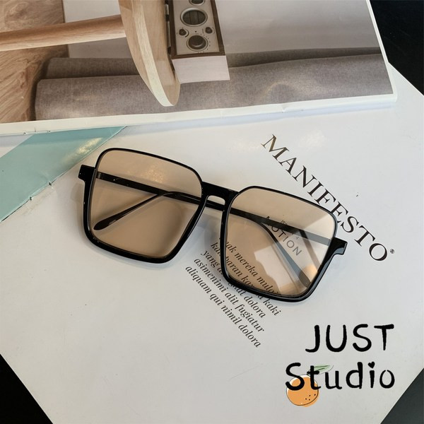 Ikdienas sieviešu brilles apaļā formā ar plānām lencēm