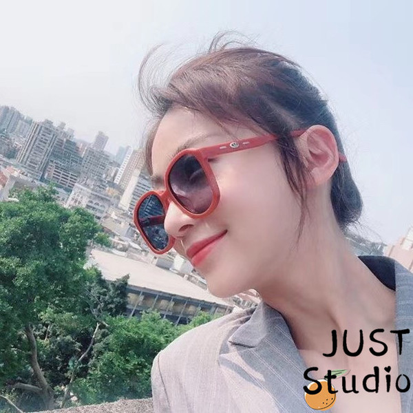 Ženske retro sunčane naočale sa tankim okvirima