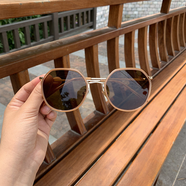 Modernas sieviešu apaļas brilles