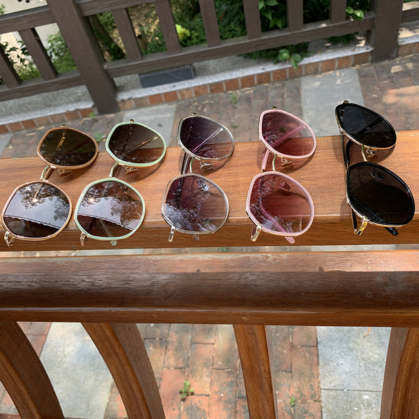 Modernas sieviešu apaļas brilles