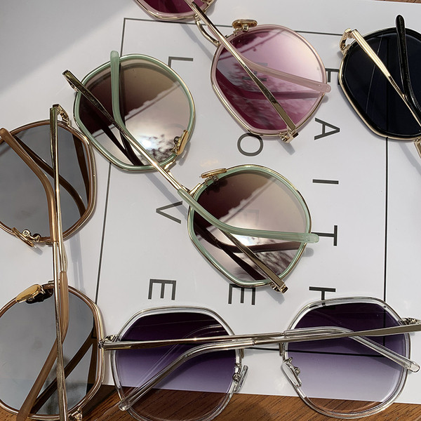 Modernas sieviešu apaļas brilles