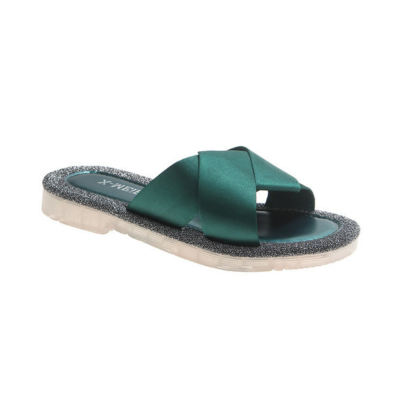 Stilīgas sieviešu čības ar spīdīgu efektu