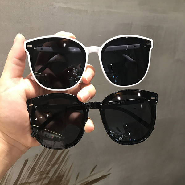 Stilīgas sieviešu brilles kvadrāta formā