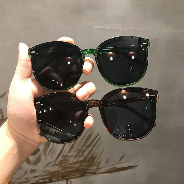 Stilīgas sieviešu brilles kvadrāta formā