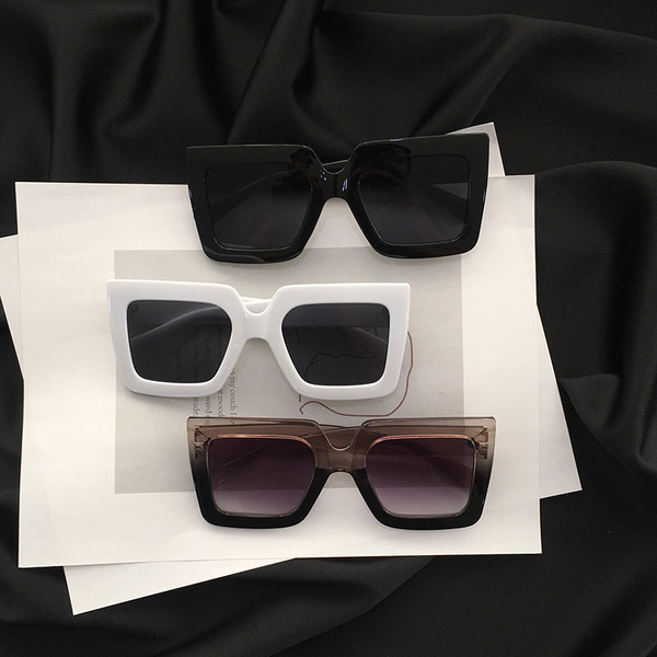 Dmaski modernas saulesbrilles kvadrāta formā