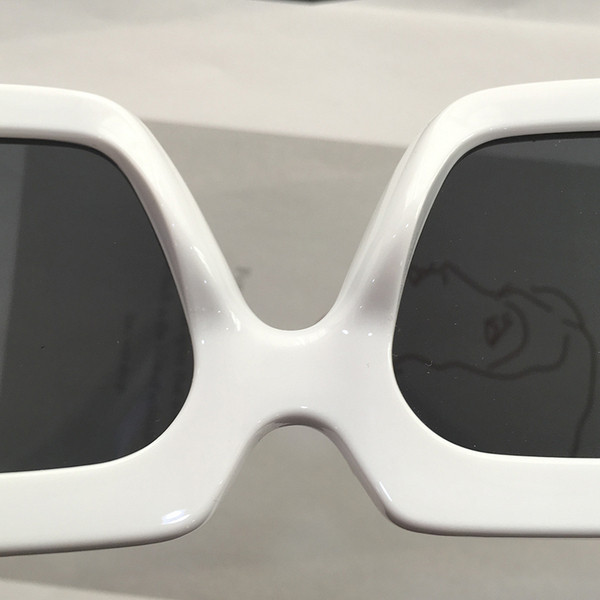 Dmaski modernas saulesbrilles kvadrāta formā