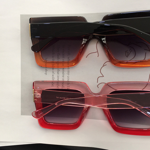 Dmaski modernas saulesbrilles kvadrāta formā