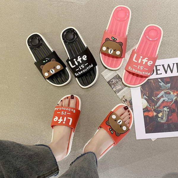 Ležerne ženske papuče sa natpisom i aplikacijom u obliku medvjeda