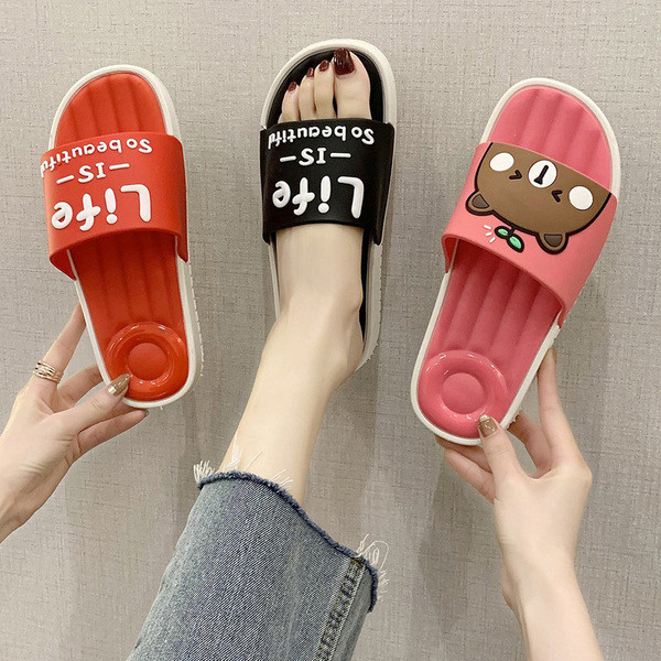 Ležerne ženske papuče sa natpisom i aplikacijom u obliku medvjeda