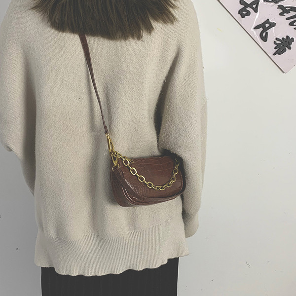 Sieviešu maza ādas soma ar metāla īsu rokturi