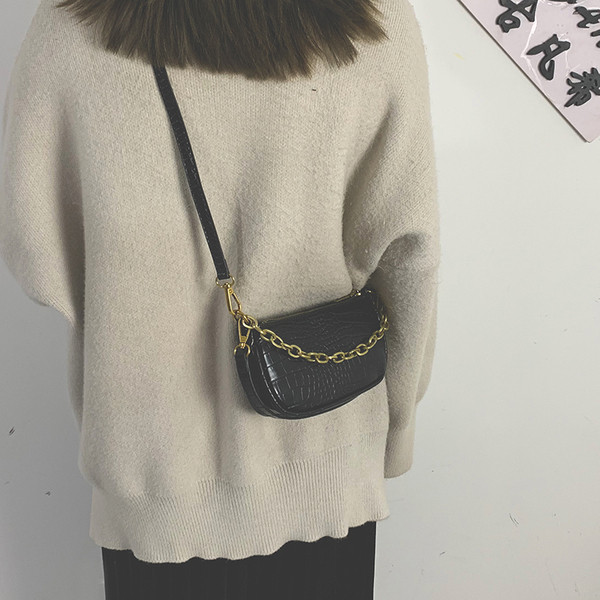 Sieviešu maza ādas soma ar metāla īsu rokturi