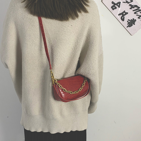 Sieviešu maza ādas soma ar metāla īsu rokturi