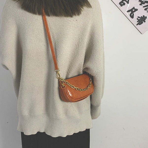 Sieviešu maza ādas soma ar metāla īsu rokturi