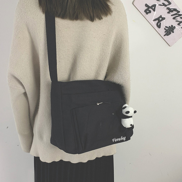 Sieviešu ikdienas soma ar priekšējo kabatu