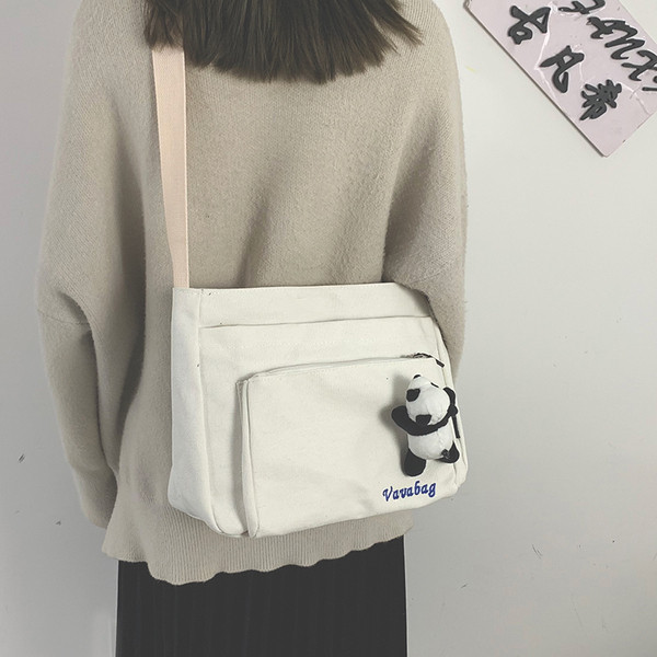 Sieviešu ikdienas soma ar priekšējo kabatu