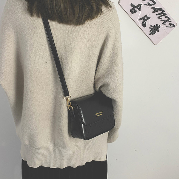 Stílusos női táska eko bőrből, négyzet alakú