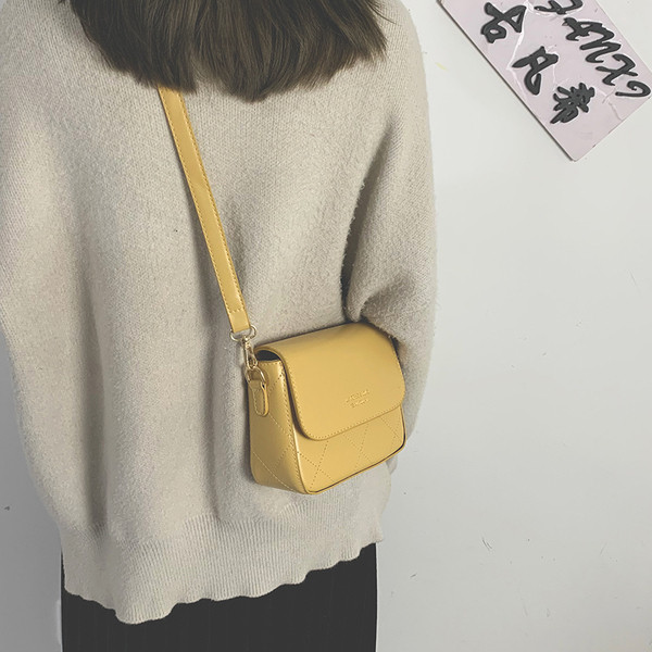 Stílusos női táska eko bőrből, négyzet alakú