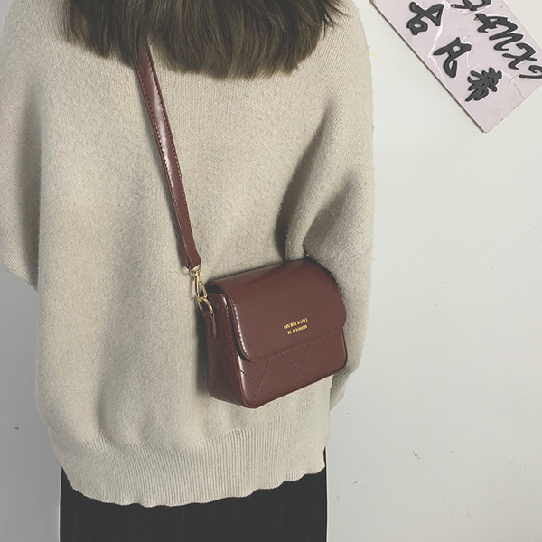 Stílusos női táska eko bőrből, négyzet alakú