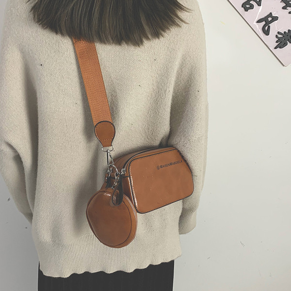 Sieviešu ādas plecu soma