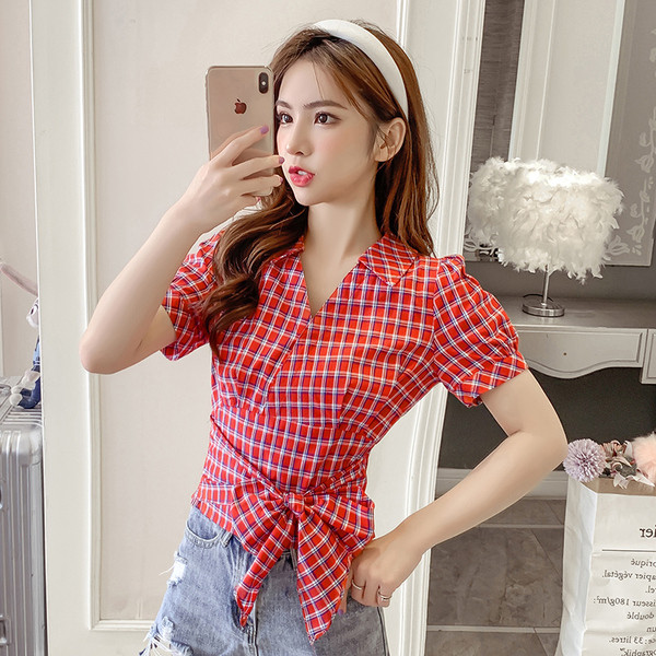 Rūtains sieviešu krekls ar saitēm un špica kakla izgriezumu