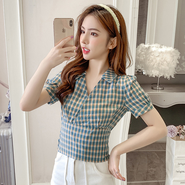 Rūtains sieviešu krekls ar saitēm un špica kakla izgriezumu