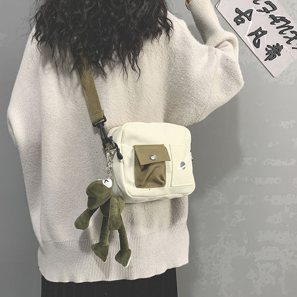 Mindennapi női szövettáska kis elülső zsebbel