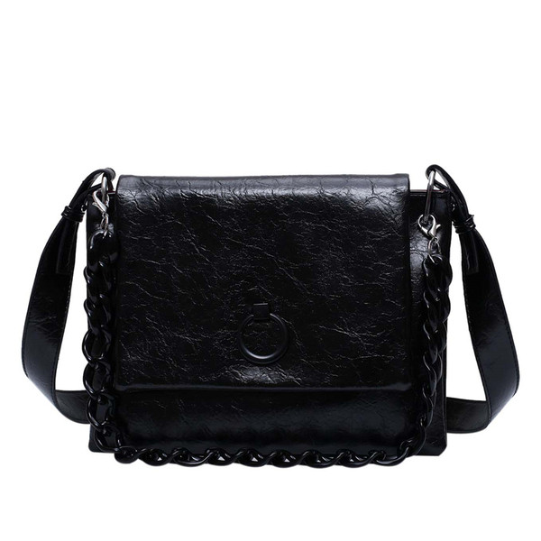 Elegantna ženska torba od eko kože kvadratnog oblika i kratke metalne ručke