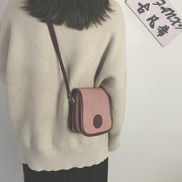 Sieviešu soma ar garu ādas rokturi