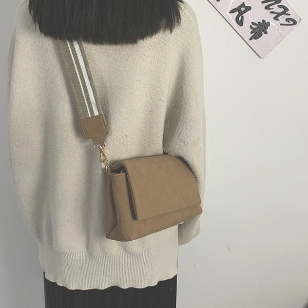 Sieviešu moderna soma ar platu garu rokturi