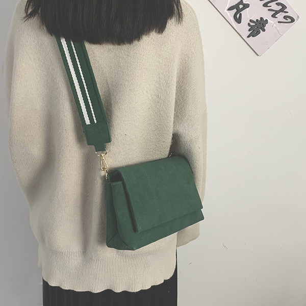 Sieviešu moderna soma ar platu garu rokturi