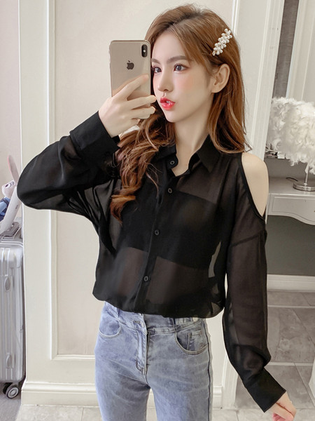 Ikdienas sieviešu krekls ar atkailinātiem pleciem un klasisku apkakli