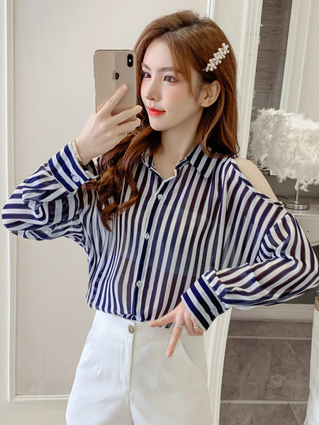 Csíkos női ing csupasz váll és hosszú ujjú