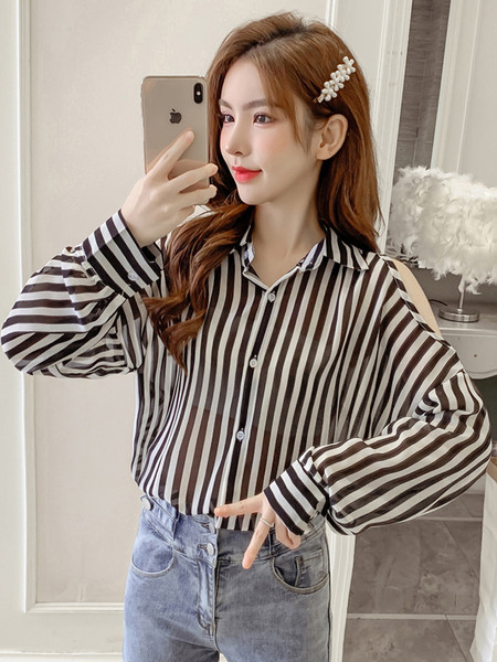 Csíkos női ing csupasz váll és hosszú ujjú