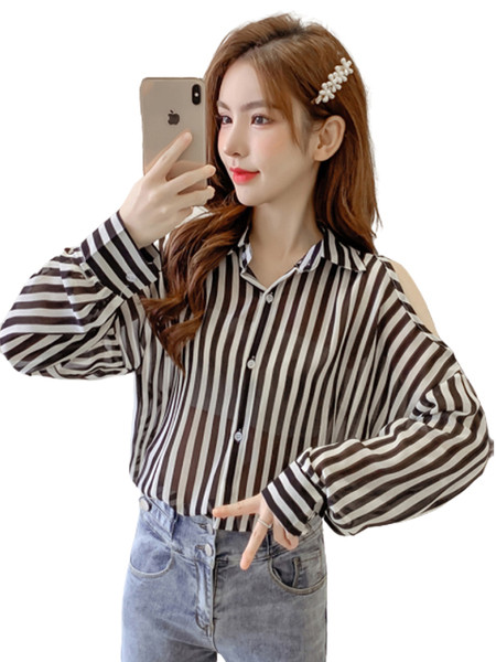 Csíkos női ing csupasz váll és hosszú ujjú