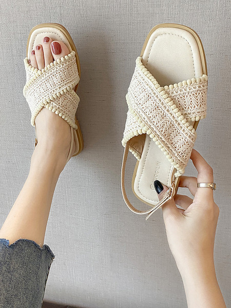 Bézs színű női szandál lapos talppal és keresztpánttal