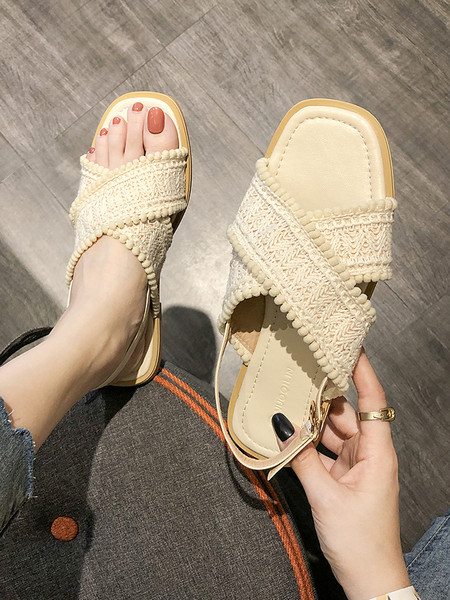 Bézs színű női szandál lapos talppal és keresztpánttal