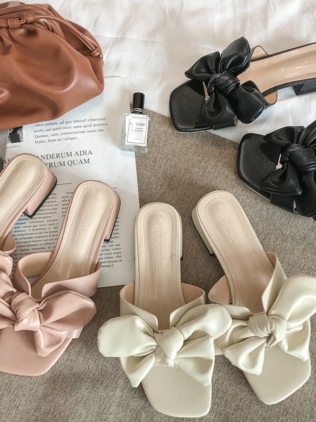 Modernas sieviešu čības no eko ādas ar plakanu zoli un lentīti