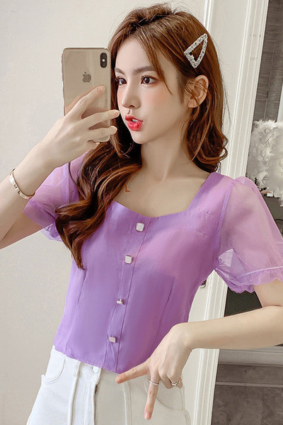 Sieviešu krekls ar kvadrātveida kakla izgriezumu un īsām piedurknēm