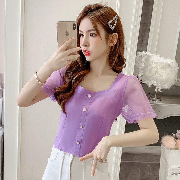 Sieviešu krekls ar kvadrātveida kakla izgriezumu un īsām piedurknēm