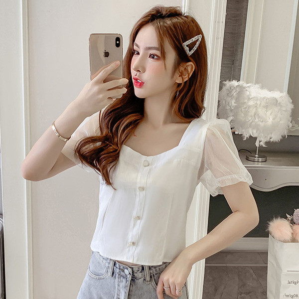 Sieviešu krekls ar kvadrātveida kakla izgriezumu un īsām piedurknēm