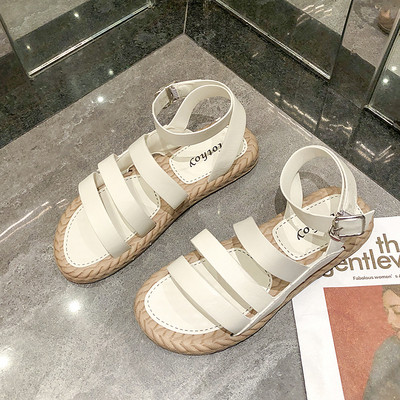 Casual γυναικεία σανδάλια από έκο δέρμα με επίπεδη σόλα και αγκράφα