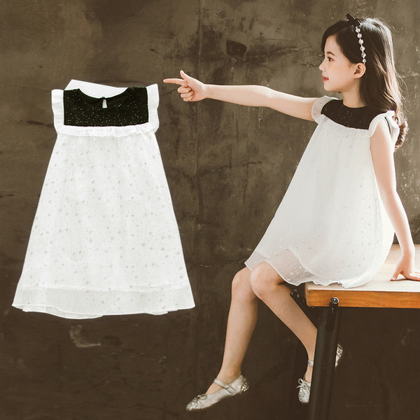 Izgriezta bērnu kleita ar tilla un spīdīgām daļiņām