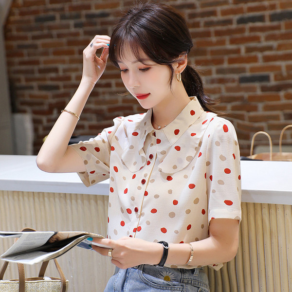 Moderns sieviešu punktveida krekls ar īsām piedurknēm un pogām