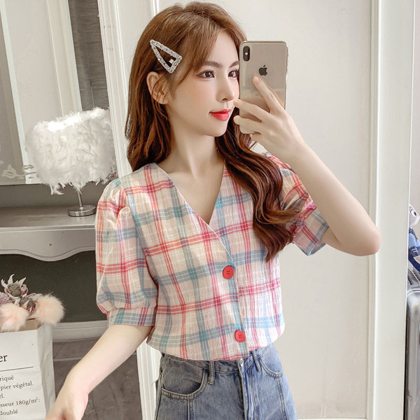 Rūtains sieviešu krekls ar V veida kakla izgriezumu un platām piedurknēm