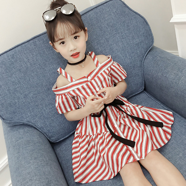 Svītraina bērnu kleita ar pogām un lentīti