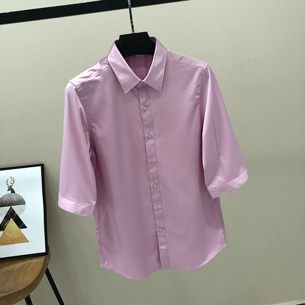 Vienkāršs vīriešu krekls ar klasisku apkakli un 3/4 piedurknēm